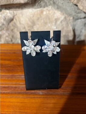 Vintage 1950s 1960s Crystal Floral Cluster Stud Earrings - Screw Back